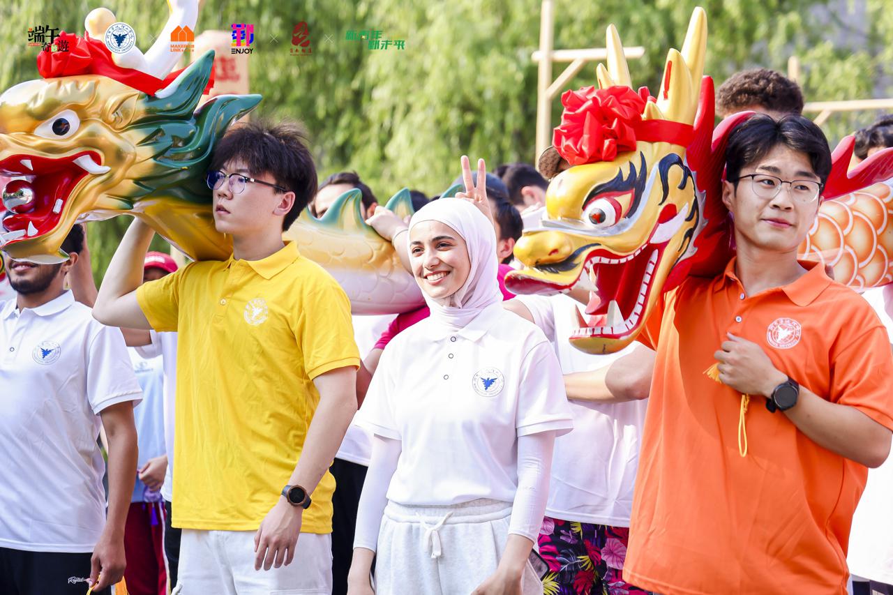 开云kaiyun官网国际学生龙舟队 学校供图(2).jpg