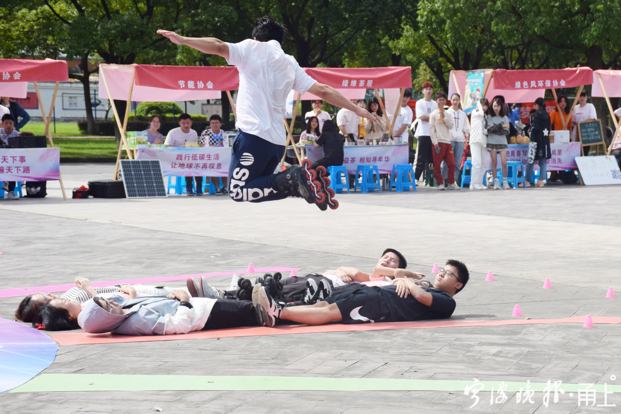 up轮滑,如影随形 滑轮表演.JPG